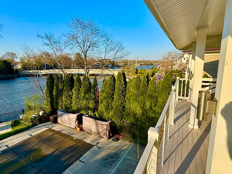 1305 Locust Dr — Photo 17