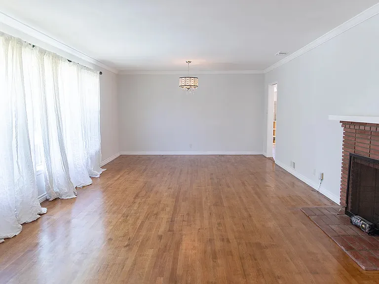 1661 Highland Oaks Dr — Photo 10