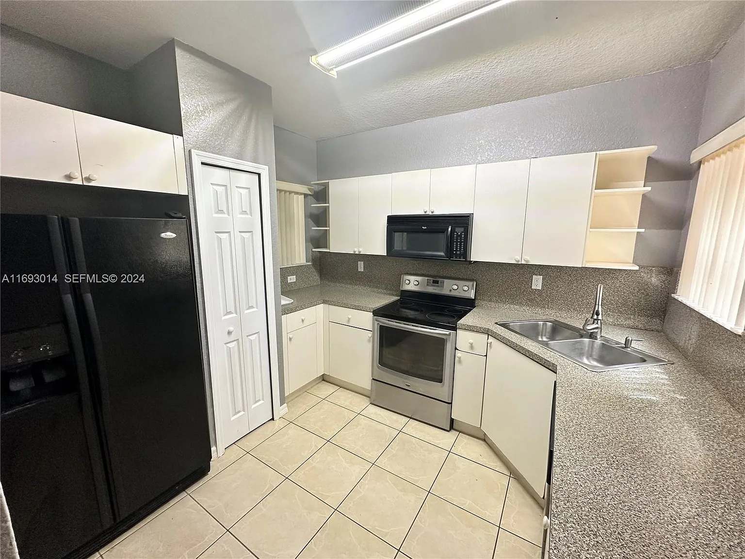 687 Southwest 10th Street - 687 — Photo 1