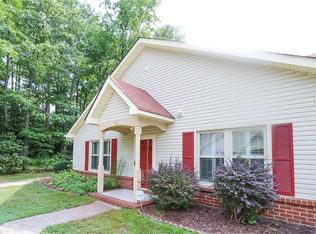 32 Hard Wood Dr, Hampton, VA 23666