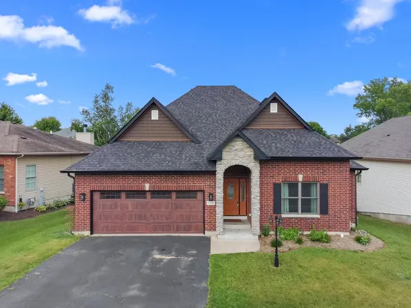 1400 Savanna Ln, Woodstock, IL 60098