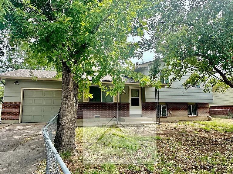 6873 Metropolitan St — Photo 2