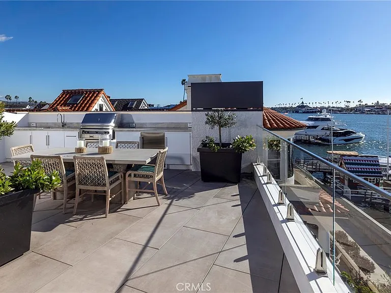 130 S Bay Front — Photo 48