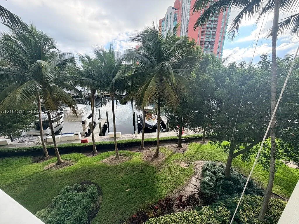 Aventura Marina Condo Num — Photo 1