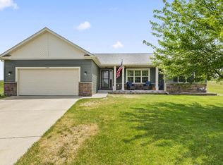 W1401 Stoney Brook Ct, Ixonia, WI 53036