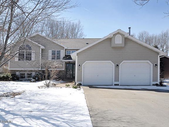 2nd image of 808 Vineyard Dr