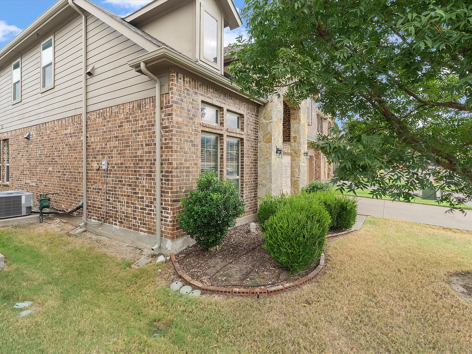 4 bed, 3.5 bath, 2765 sqft, $2,800 — Photo 3