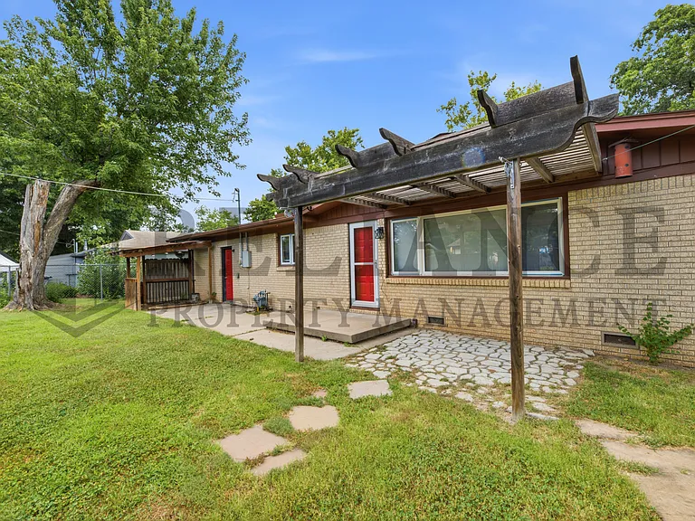9923 W Binter Ln — Photo 12