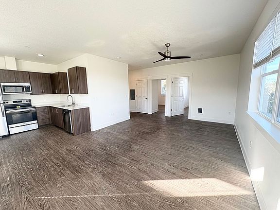 3rd image of 13609 NE 28th St #17