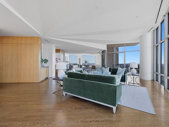 5th image of 4242 Broadway St APT 2001