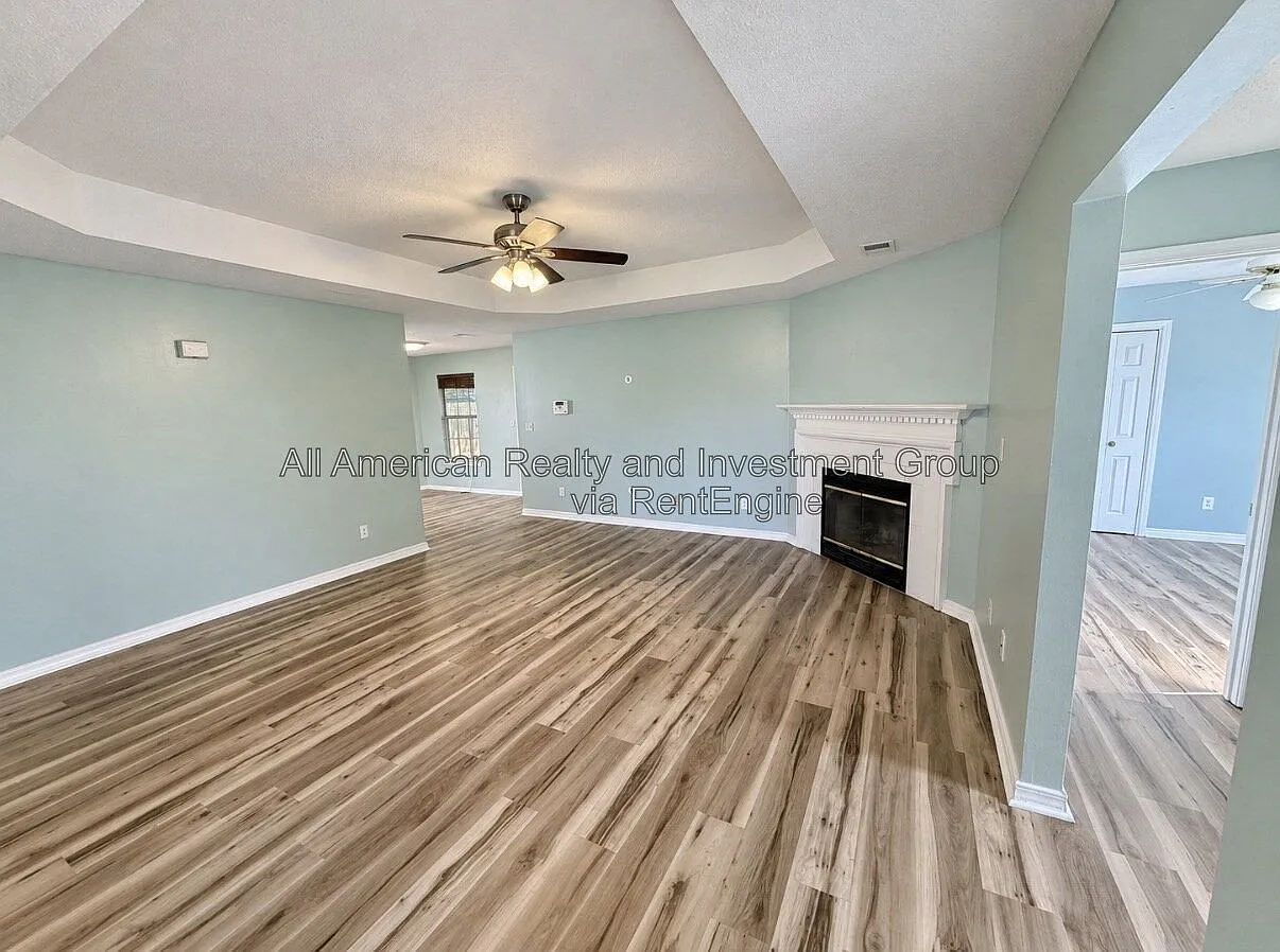 3 bed, 2.0 bath, 1281 sqft, $2,150 — Photo 2