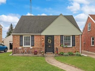 2405 Gillen St, Racine, WI 53403