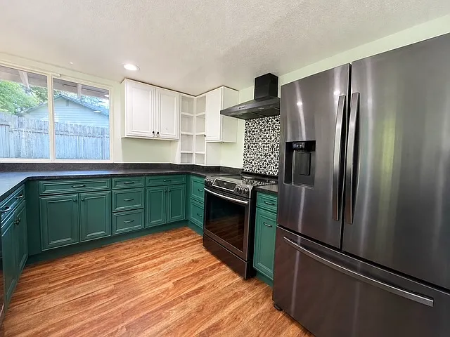 716 Parkway Court Northeast - 1 — Photo 4
