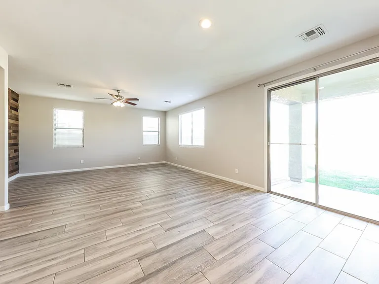 27424 N 54th Ln — Photo 6