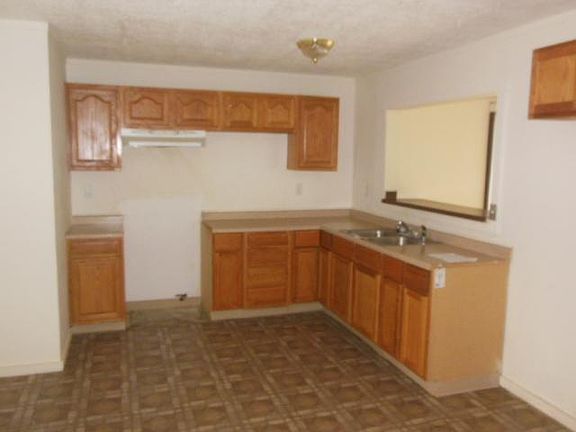 4th image of 3931 Delmont Dr