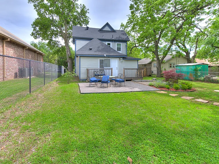 619 E Frank St — Photo 68