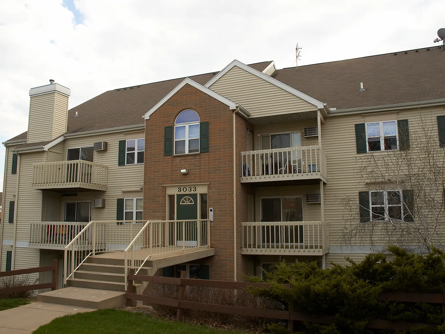 Maple Grove Apartments — Photo 4