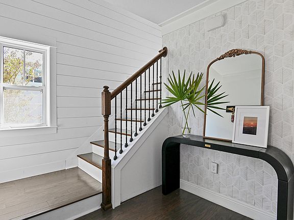 5th image of 370 Grande Pointe Cir