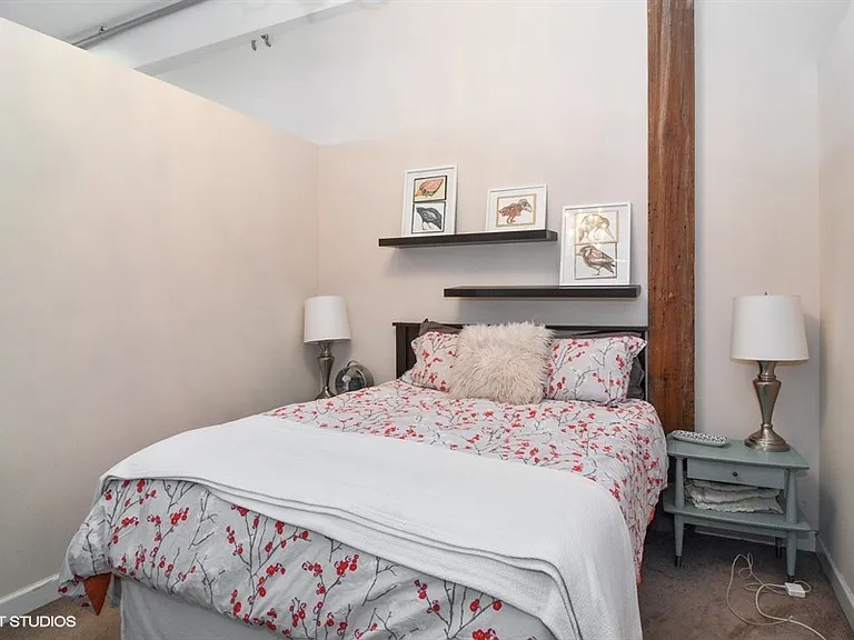 824 W Superior St #410 — Photo 9