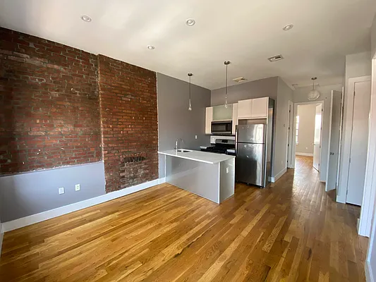 Rented by Premier Metro Realty Corp | media 25