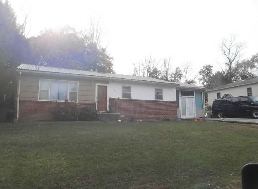 1st image of 846 Montclair Cres