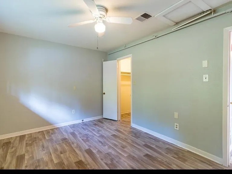 7621 Gleason Rd — Photo 12