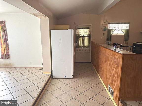 4th image of 36061 Roosevelt Blvd