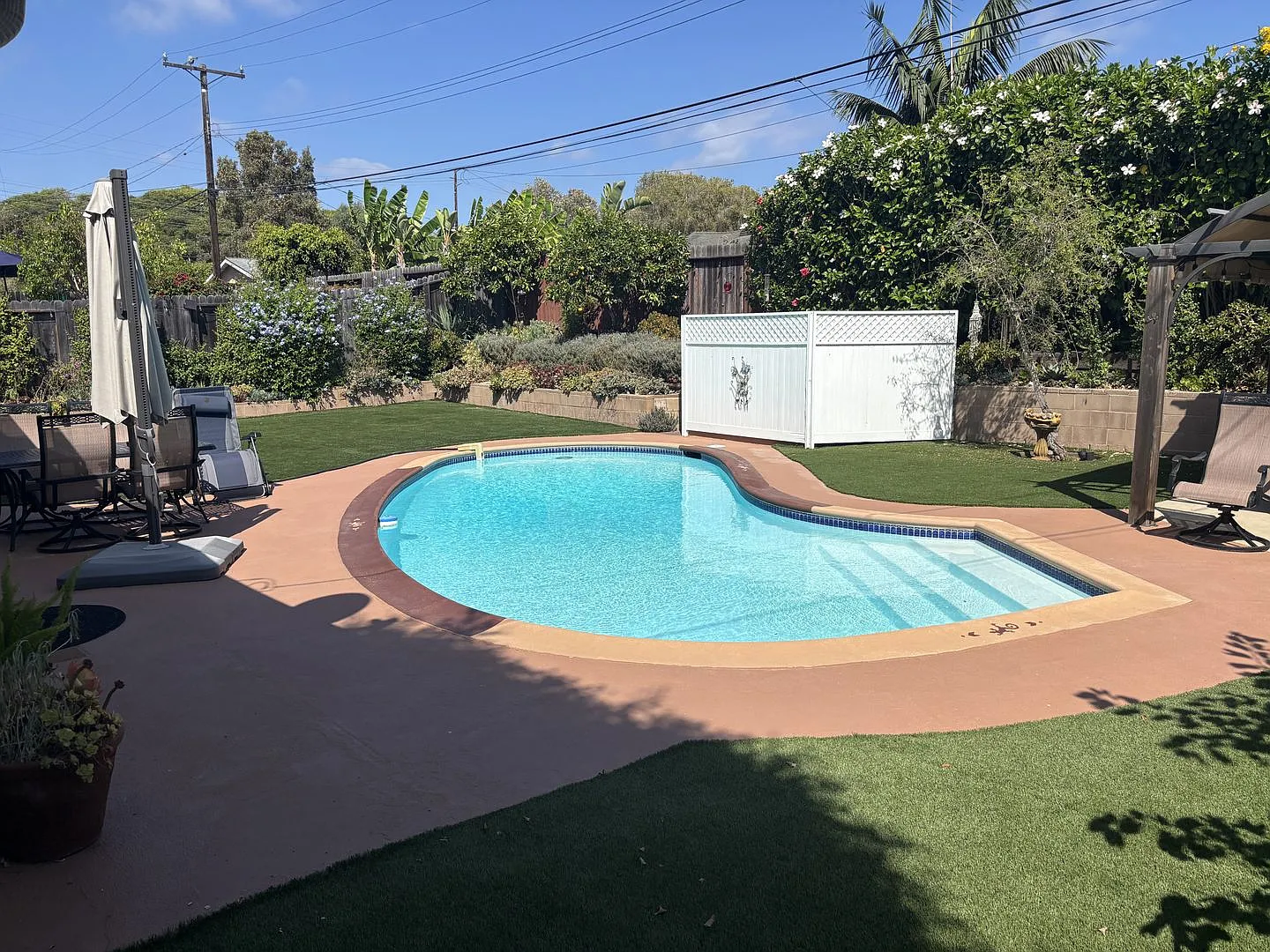 3 Bed, 2 Bath Home With Pool — Photo 2