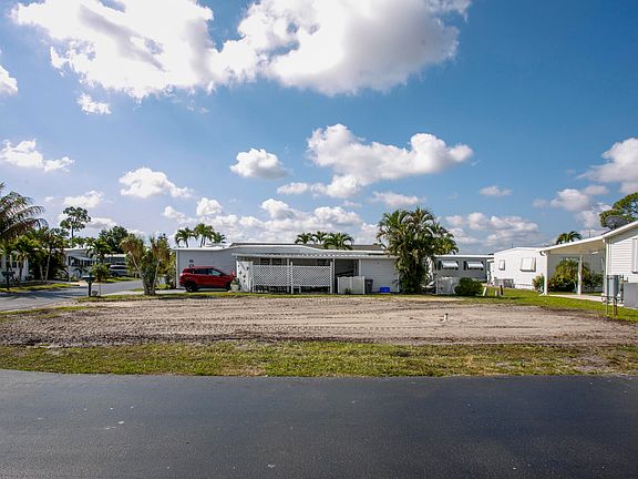 5th image of 8001 Esperanza Bay