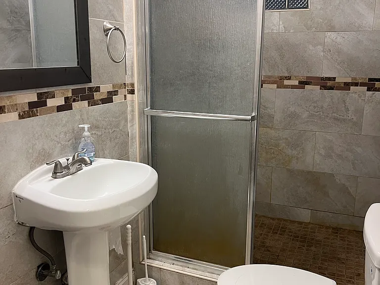 627 College St #1A — Photo 7