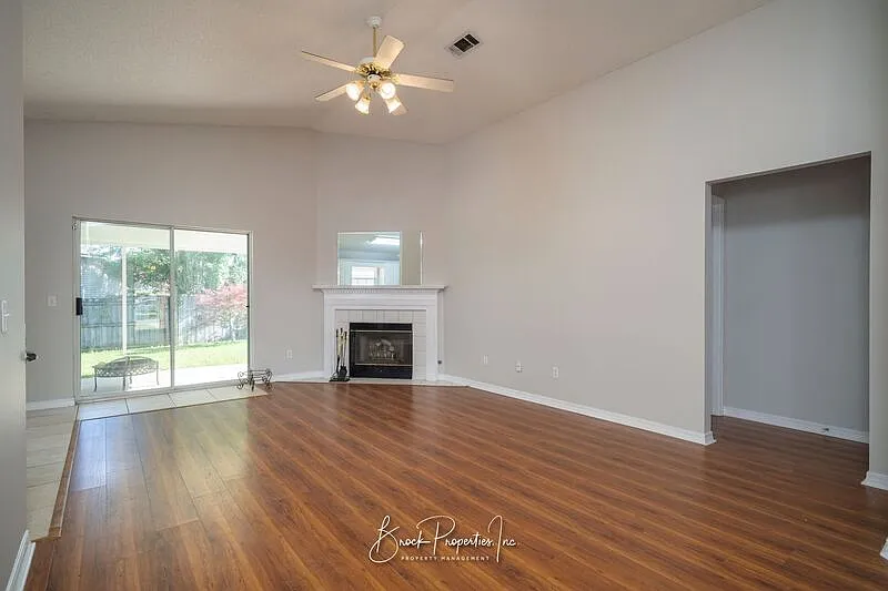 3 bed, 2.0 bath, 1443 sqft, $1,775 — Photo 4