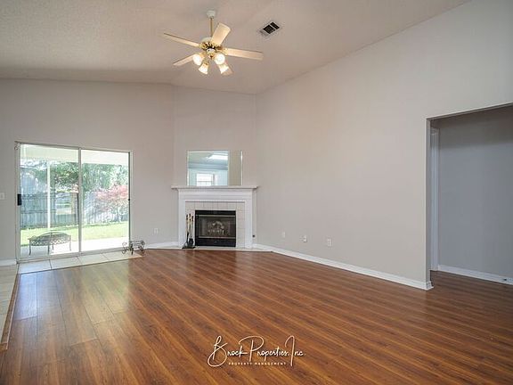 4th image of 3020 Desert St