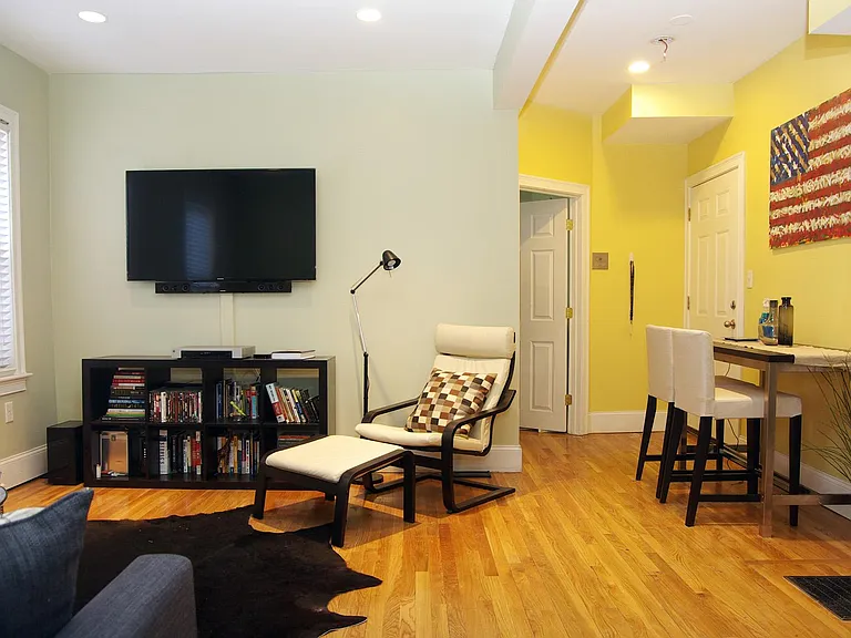 9 Pompeii St #1 — Photo 2