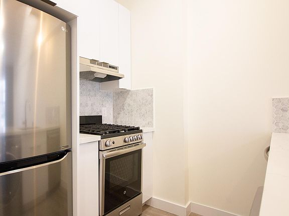 2nd image of 810 Eddy St APT 604