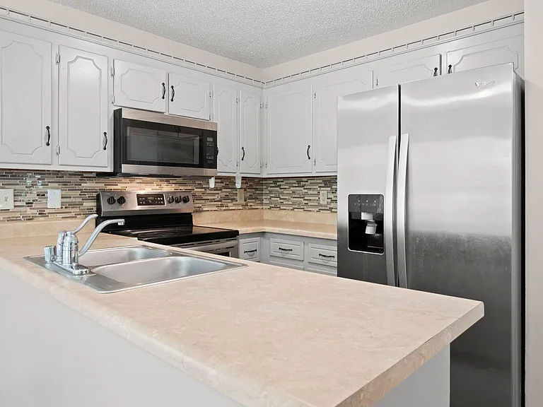 907 Desota Ln — Photo 12