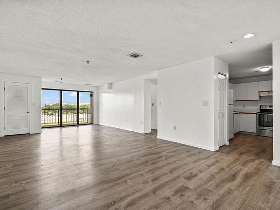 3rd image of 3920 Mystic Valley Pkwy #503E