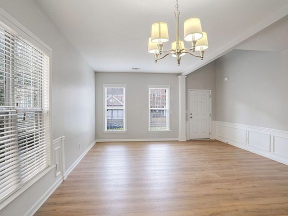 Living Dining Area