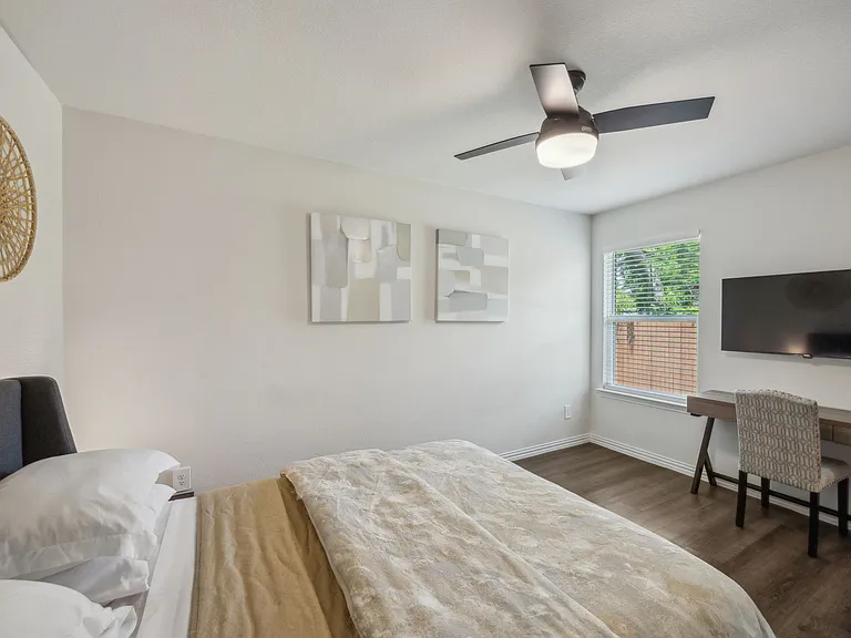 2326 Harding St — Photo 19