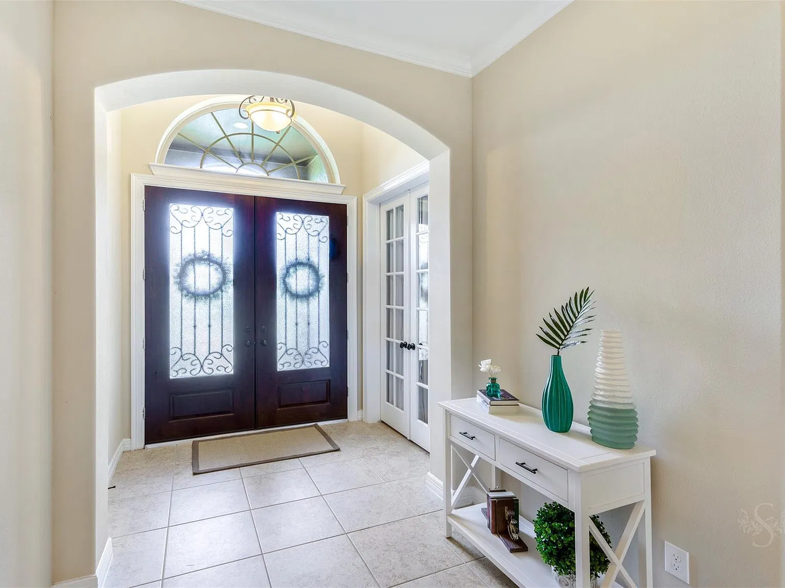 4 bed, 3.0 bath, 3773 sqft, $5,200 — Photo 4