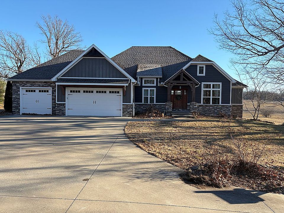 1st image of 1376 Deer Ln
