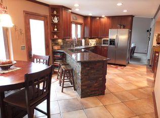 8211 Quaker Ridge Ct, West Chester, OH 45069