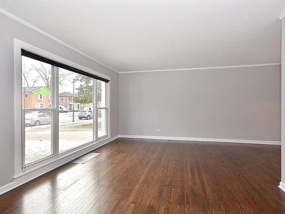 5th image of 4124 N Plainfield Ave