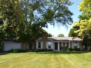 44 Charter Oaks Dr, Pittsford, NY 14534