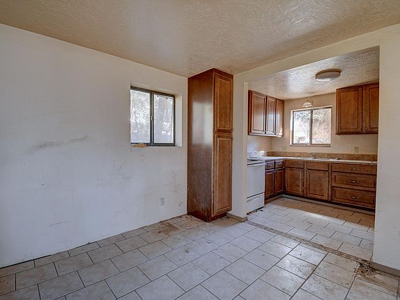 5th image of 80 Pleasant Valley Dr
