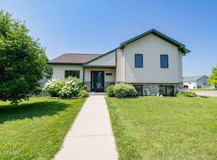 1406 Park Dr SE, East Grand Forks, MN 56721