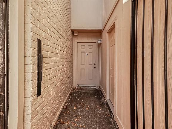 3rd image of 7813 Creekbend Dr