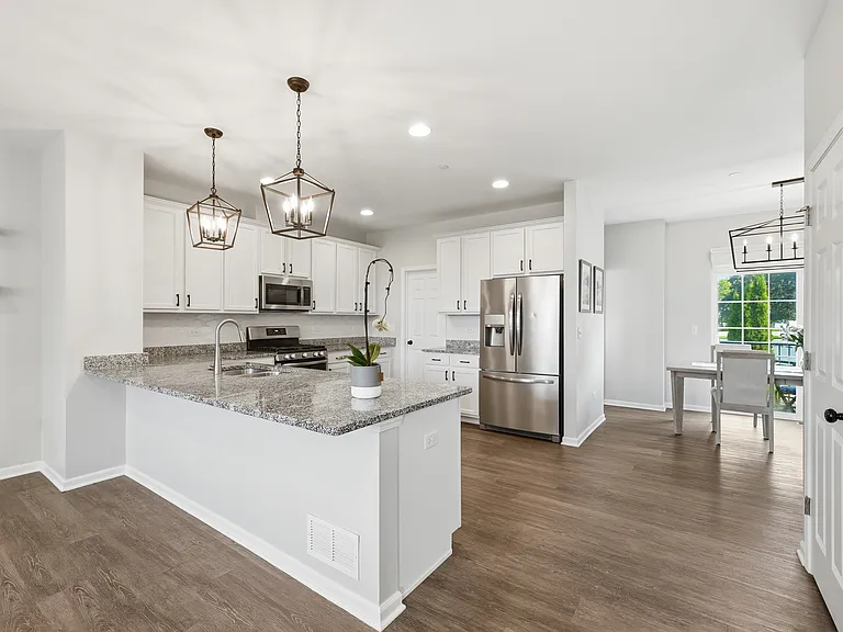 2546 Huntleigh Ln — Photo 7