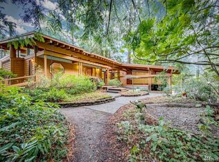 11050 Hart Ln NE, Bainbridge Island, WA 98110