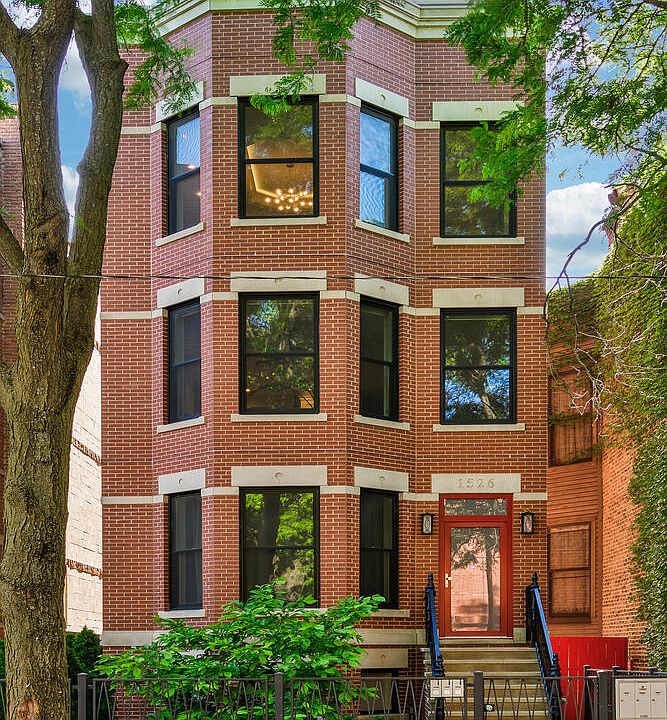 1st image of 1526 N Leavitt St #3