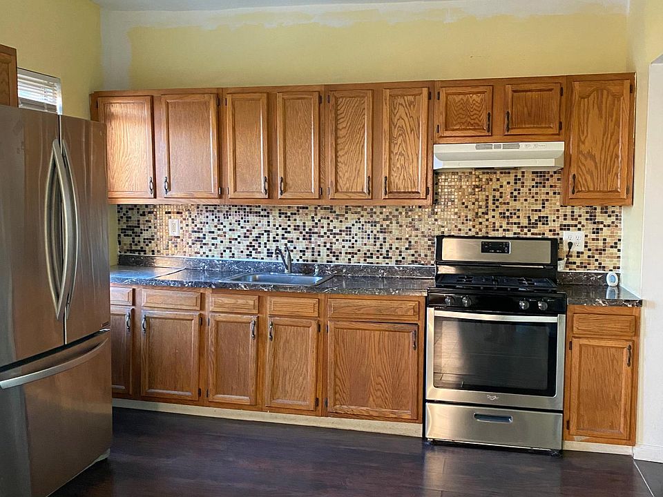 1st image of 411 Magnolia Blvd